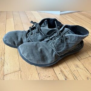 Cushe Black Canvas Chukka men’s shoes size 10 EUC